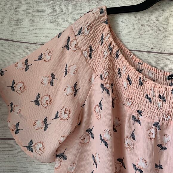 Staccato Pink Floral Short Sleeve Blouse Smocked Neckline Size Large - Picture 4 of 11